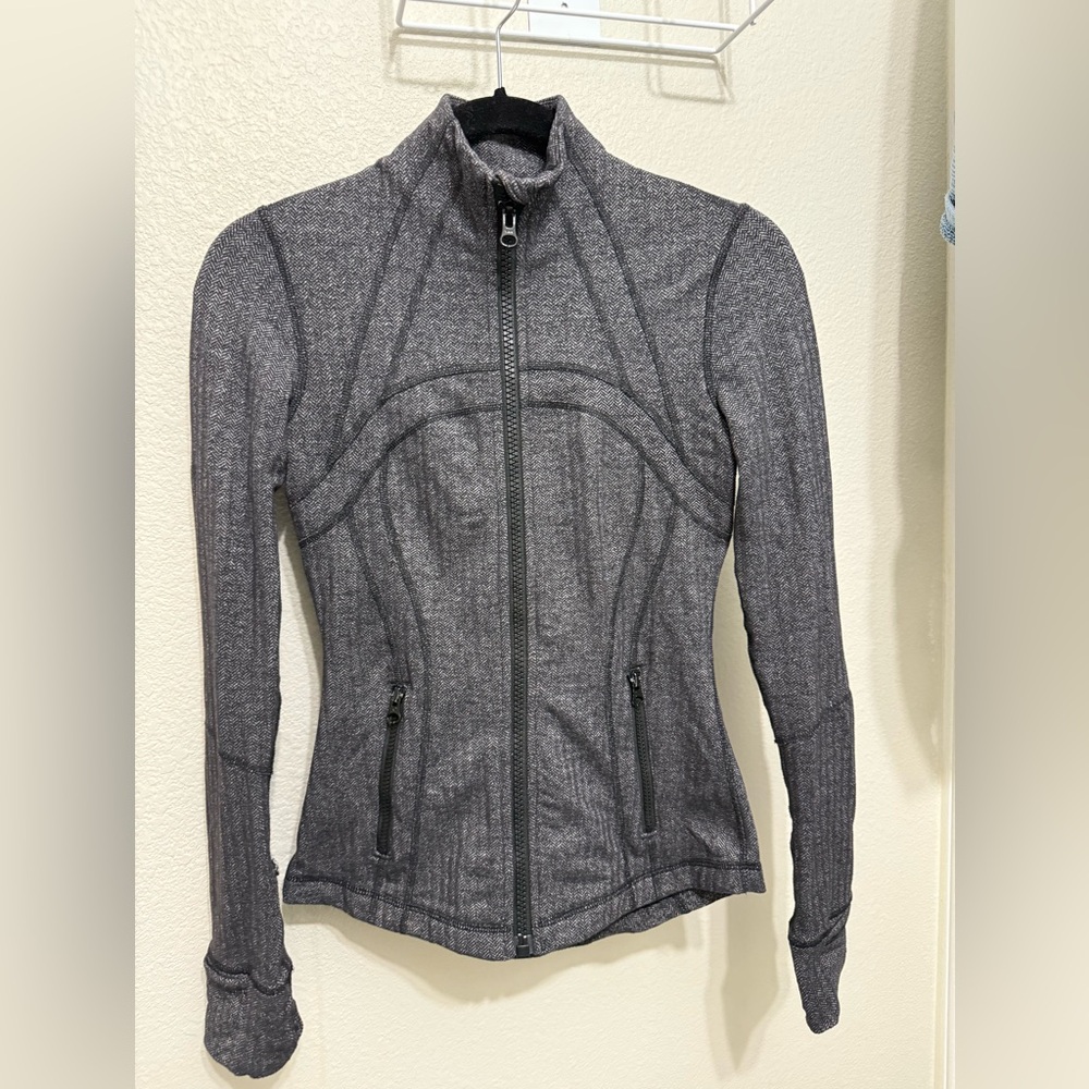 Lulu Lemon define Nulu Jacket size 4